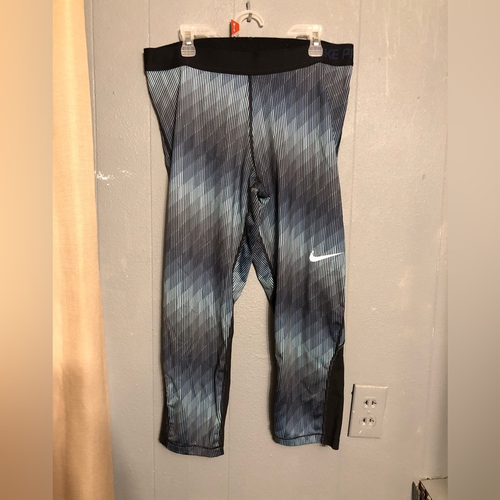 Nike dri-fit crop leggings size XL